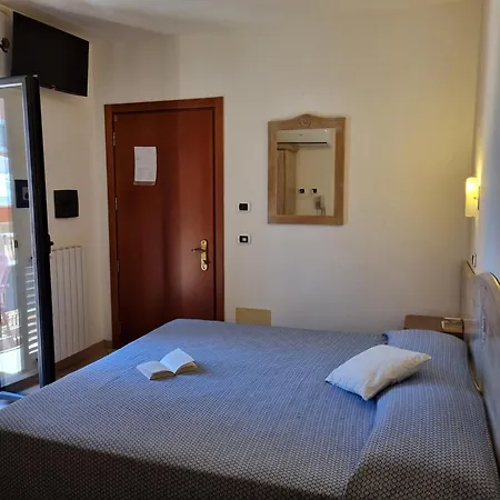 Delle Isole Hotel 3*